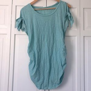 Motherhood maternity shortsleeved top. Knotted sleeves.  Smoke free home